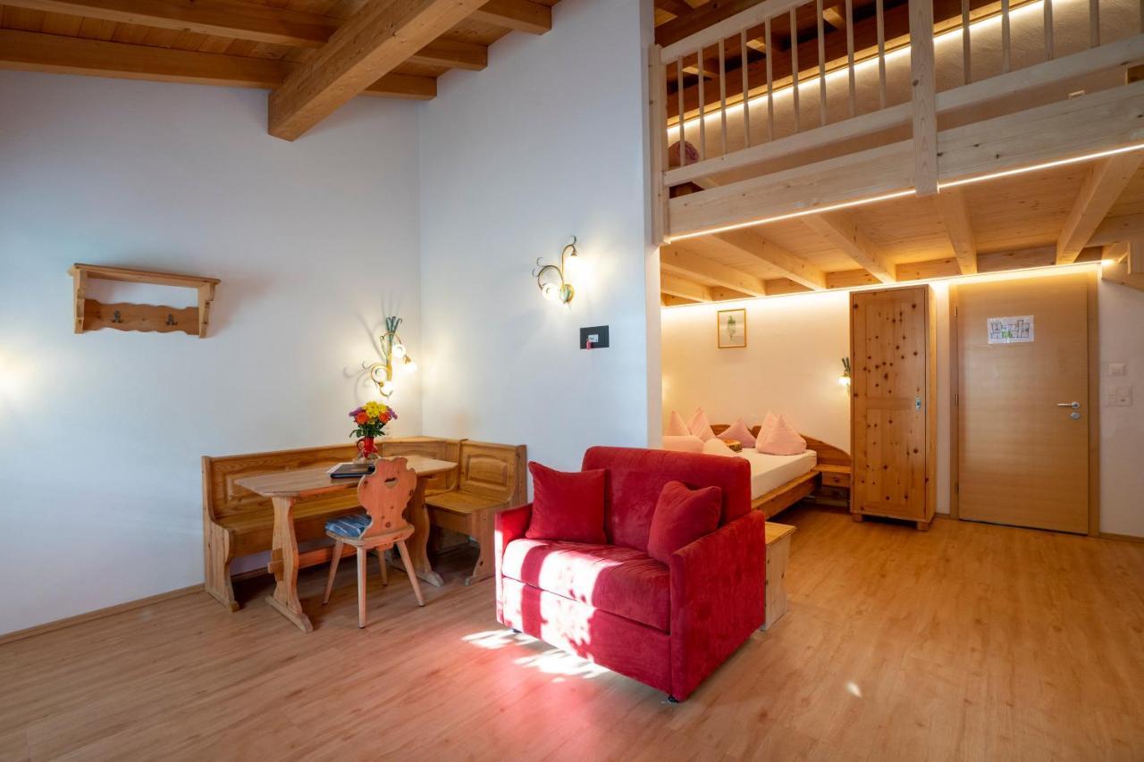 Crusch Alba Studio Auf Der Strassenseite Sta Maria Santa Maria Val Muestair Exterior photo