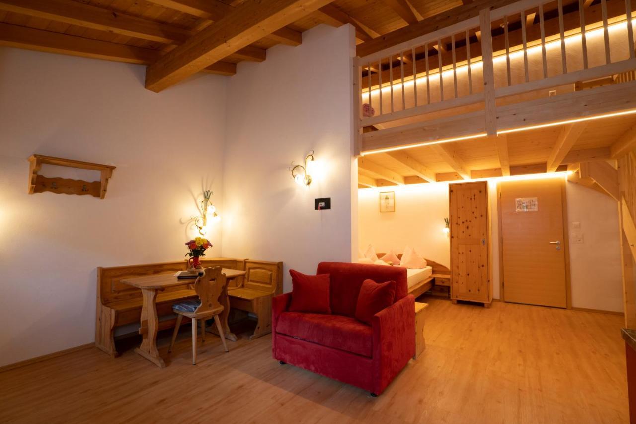 Crusch Alba Studio Auf Der Strassenseite Sta Maria Santa Maria Val Muestair Exterior photo